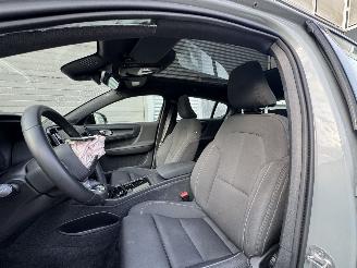 Volvo C-40 C40 Single Motor Extended Range Plus Dark picture 7