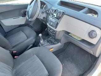 Dacia Dokker 1.2 benzine 5 persoons uitvoering weinig km picture 9