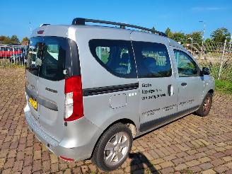 Dacia Dokker 1.2 benzine 5 persoons uitvoering weinig km picture 3