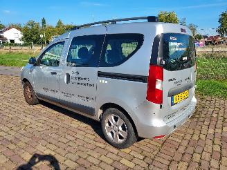 Dacia Dokker 1.2 benzine 5 persoons uitvoering weinig km picture 4