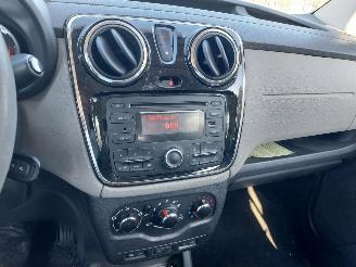 Dacia Dokker 1.2 benzine 5 persoons uitvoering weinig km picture 7