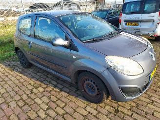 Damaged car Renault Twingo 1.2 benzine + Apk 2008/5