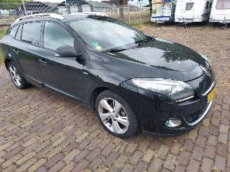 Schadeauto Renault Mégane 1.5 diesel + apk 2012/7