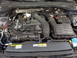 Volkswagen Golf 1.5 TSI MET PANO picture 10