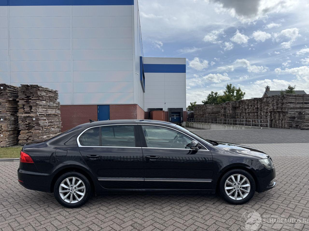 Skoda Superb 1.6 TDI 77Kw  Clima - Navi - Euro6
