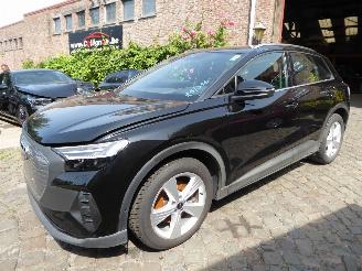 krockskadad bil auto Audi Q4 35 e-tron 2023/1