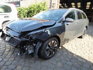 Damaged car Kia Ceed Sportwagon Hybrid 2024/6