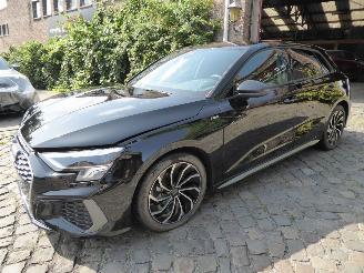 krockskadad bil auto Audi A3 Sportback S Line 2023/2