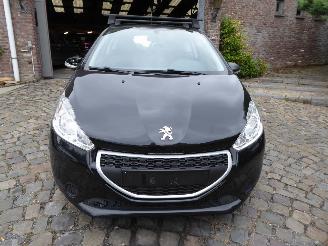 Peugeot 208  picture 2