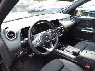 Mercedes B-klasse 180d AMG picture 9