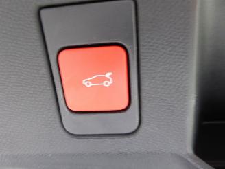 Peugeot 5008 Hybrid 136 GT picture 11