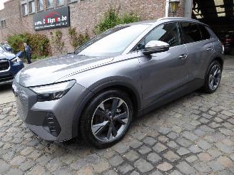 krockskadad bil auto Audi Q4 e-tron 35 e-tron S Line 2022/2