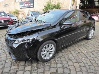 uszkodzony samochody osobowe Renault Clio Evolution 2025/5