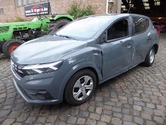 Damaged car Dacia Sandero III Essential 2025/3