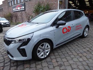 skadebil auto Renault Clio Evolution 2024/3