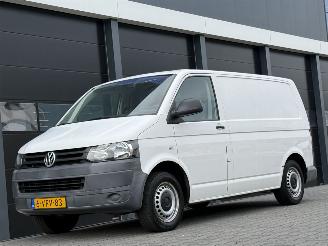 krockskadad bil bedrijf Volkswagen Transporter 2.0 TDI Airco 2010/1