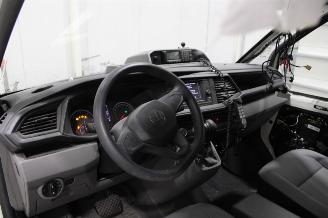 Volkswagen Transporter T6 Kombi picture 10