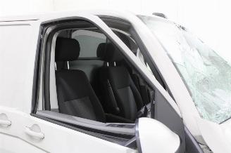Volkswagen Transporter T6 picture 23