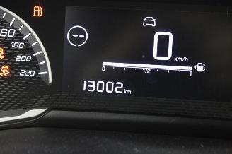 Peugeot 208  picture 13