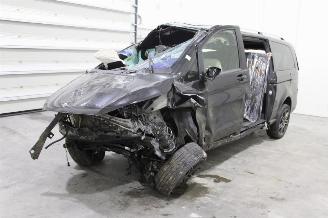 Vrakbiler auto Mercedes V-klasse V 300 2023/6