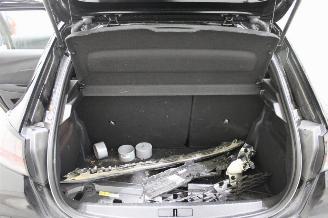 Peugeot 208  picture 16