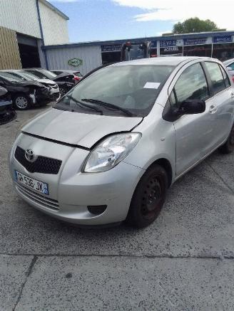 krockskadad bil auto Toyota Yaris  2007/8