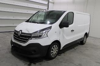 krockskadad bil auto Renault Trafic  2019/10