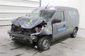 krockskadad bil auto Renault Express  2023/6