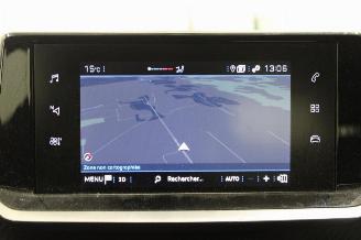 Peugeot 208  picture 13