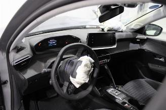 Peugeot 208  picture 9