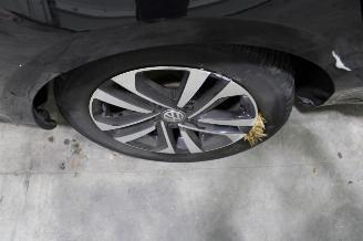 Volkswagen Golf  picture 8