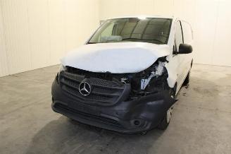 skadebil auto Mercedes Vito  2021/2