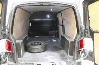 Volkswagen Transporter T6 picture 17