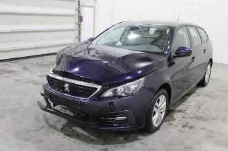 damaged passenger cars Peugeot 308  2019/5