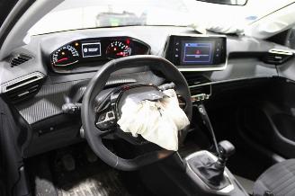 Peugeot 208  picture 9