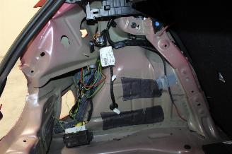 Peugeot 208  picture 22