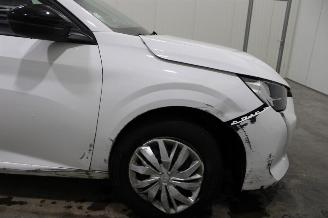 Peugeot 208  picture 7