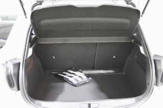 Peugeot 208  picture 19