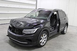 uszkodzony samochody osobowe Volkswagen Tiguan  2022/6