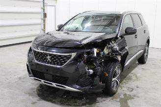 damaged passenger cars Peugeot 5008  2020/10
