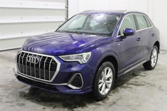Vaurioauto  passenger cars Audi Q3  2021/3