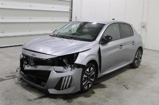 damaged passenger cars Peugeot 208  2024/9