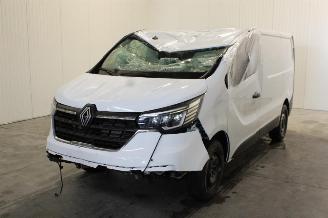 krockskadad bil auto Renault Trafic  2025/5