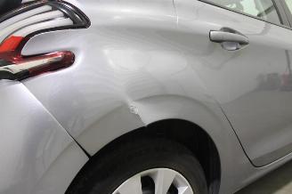 Peugeot 208  picture 6