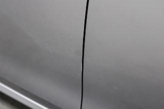 Peugeot 208  picture 8