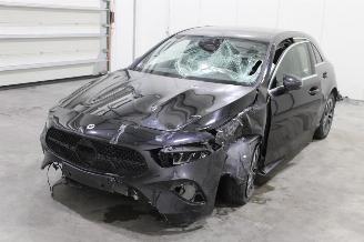 uszkodzony samochody osobowe Mercedes A-klasse A 180 2023/11