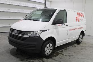 krockskadad bil auto Volkswagen Transporter T6 2023/5