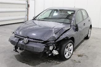 krockskadad bil auto Volkswagen Golf  2024/5