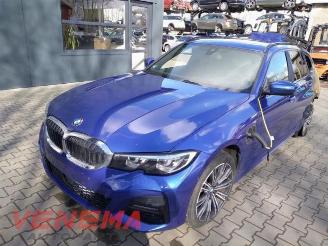 Coche siniestrado BMW 3-serie 3 serie Touring (G21), Combi, 2019 330e xDrive 2.0 TwinPower Turbo 16V 2022