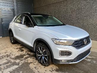 Vrakbiler auto Volkswagen T-Roc T-Roc SUV 1.0 TSI 12V BlueMotion SUV  Benzine 999cc 85kW (116pk) FWD 2018/2